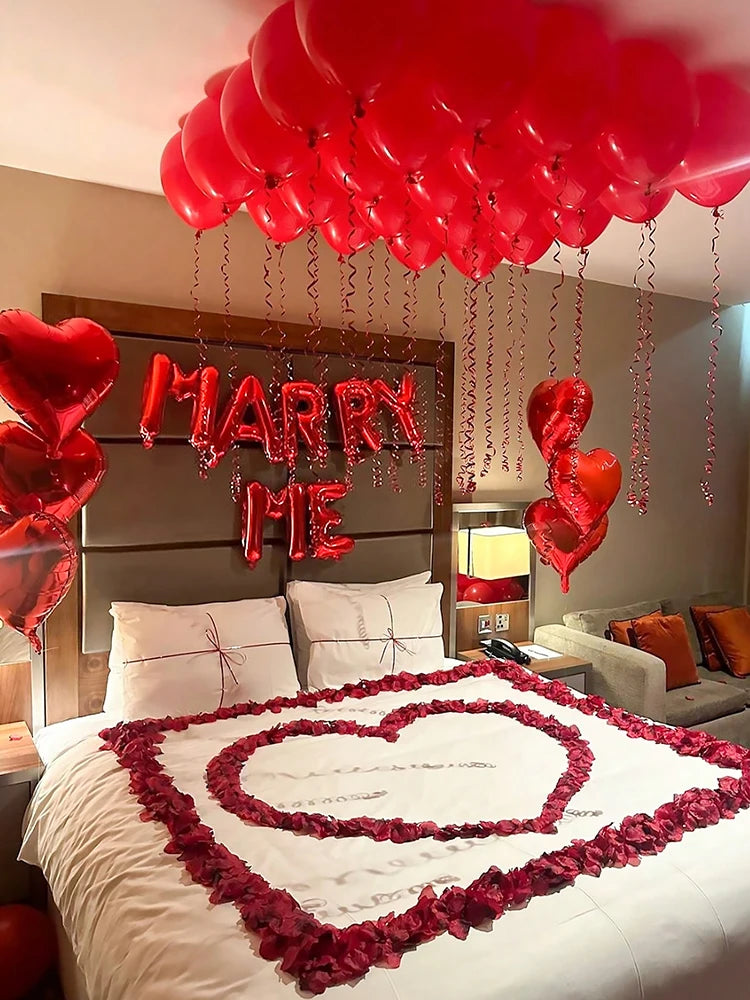 7/528 Stück ‚Marry Me‘ Rote Liebesballon-Set mit roten Blütenblättern, geeignet für Valentinstags-Partys, Dekorationen und Heiratsanträge